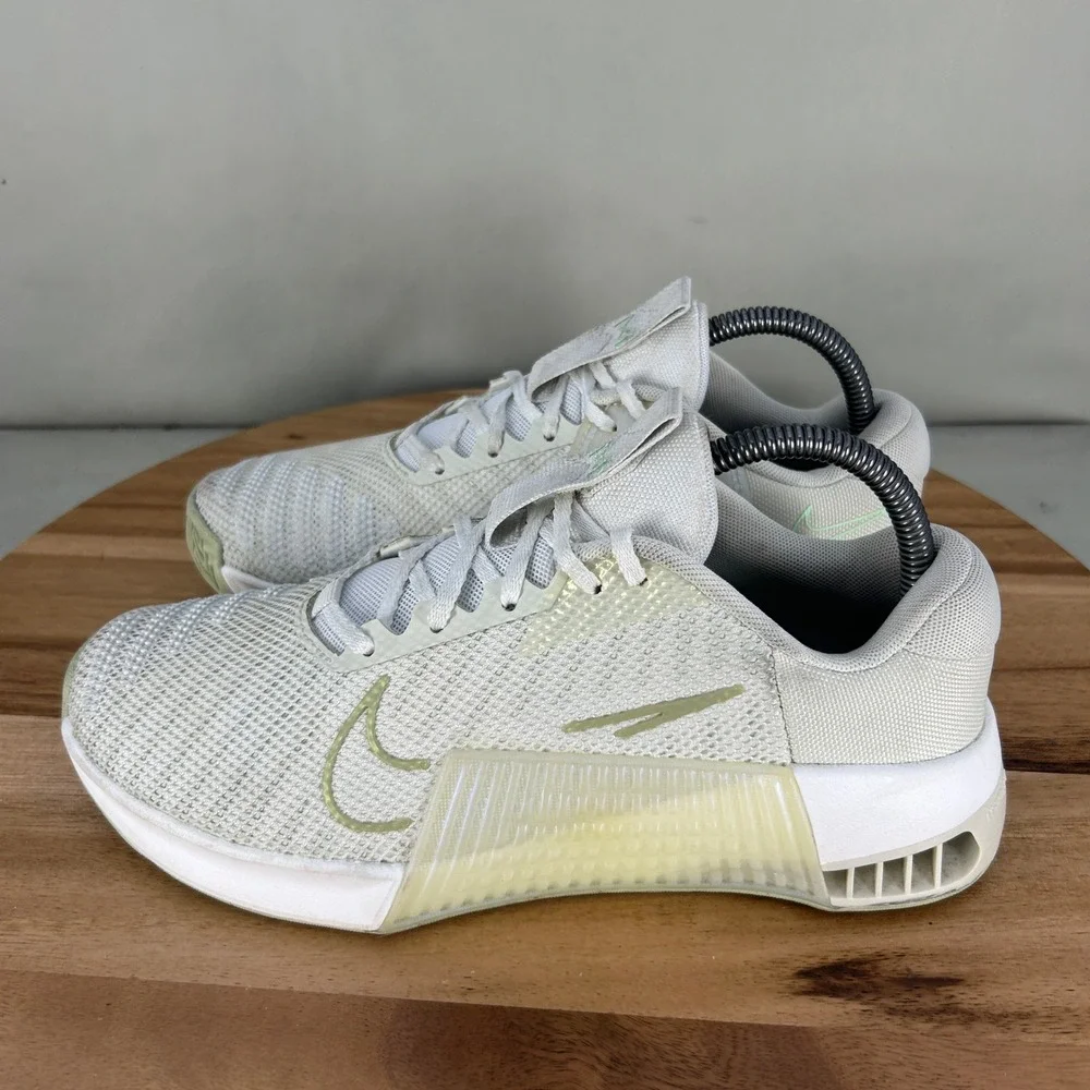 Nike Metcon 9 Womens Training Shoes FJ1571-001 Light Bone Green Size 8.5 Workout